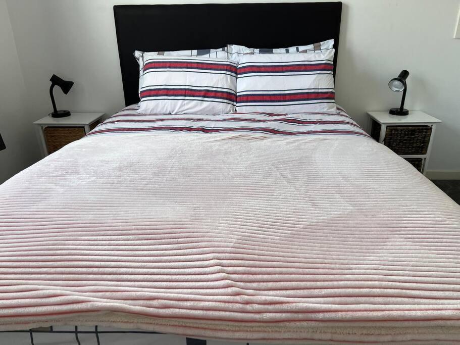Sunny Apartment In Central Karori ويلينغتون المظهر الخارجي الصورة
